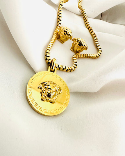 Juego de collar y aretes Medusa de acero inoxidable chapado en oro de 18 quilates (que no se deslustra) resistente al agua. 