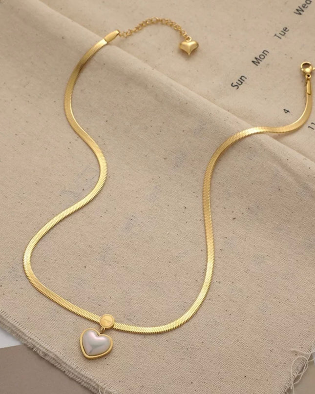 Collar de corazón de acero de titanio resistente al agua lleno de oro de 18 k. 