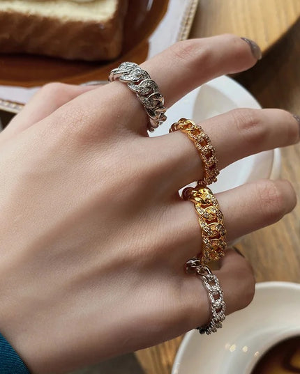 Ring adjustable with cubic zircon