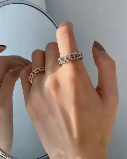 Ring adjustable with cubic zircon