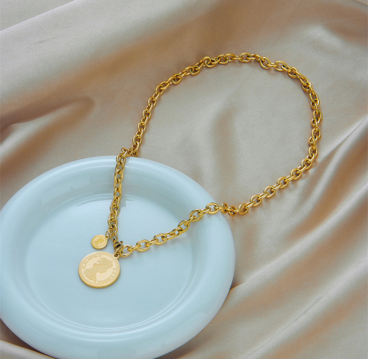 Collar Moneda Vintage -Relleno de Oro de 24k-resistente al agua 