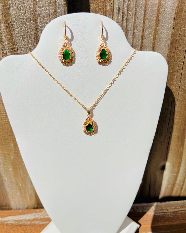 Esmeralda engastada estilo vintage dorado y verde 