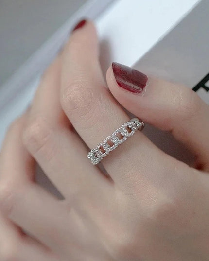 Ring adjustable with cubic zircon