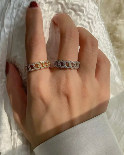 Ring adjustable with cubic zircon