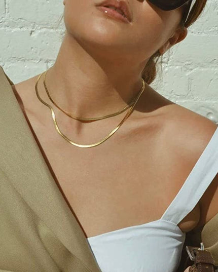 Cadena doble en espiga de acero inoxidable chapada en oro de 18 quilates (sin deslustre) resistente al agua. 