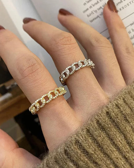 Ring adjustable with cubic zircon